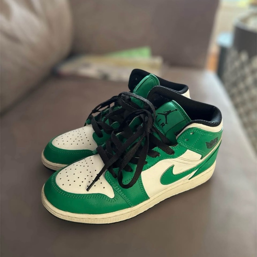 Air Jordan 1 Mid GS 'Lucky Green' NIKE SIZE 4.5Y